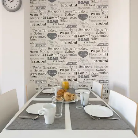 Lovelystay - Modern Flat In Alegria Apartment