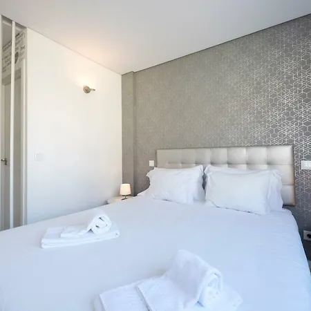 Lovelystay - Modern Flat In Alegria Apartment *